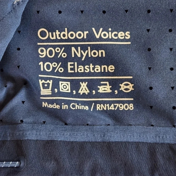 || OUTDOOR VOICES || Stretch Crepe rain jacket - Picture 5 of 10